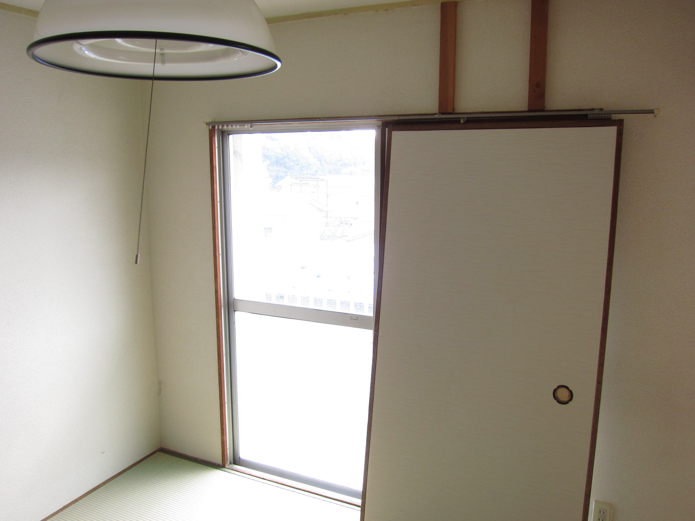 Living and room.  ※ It is a state in which temporarily remove the door of the closet.