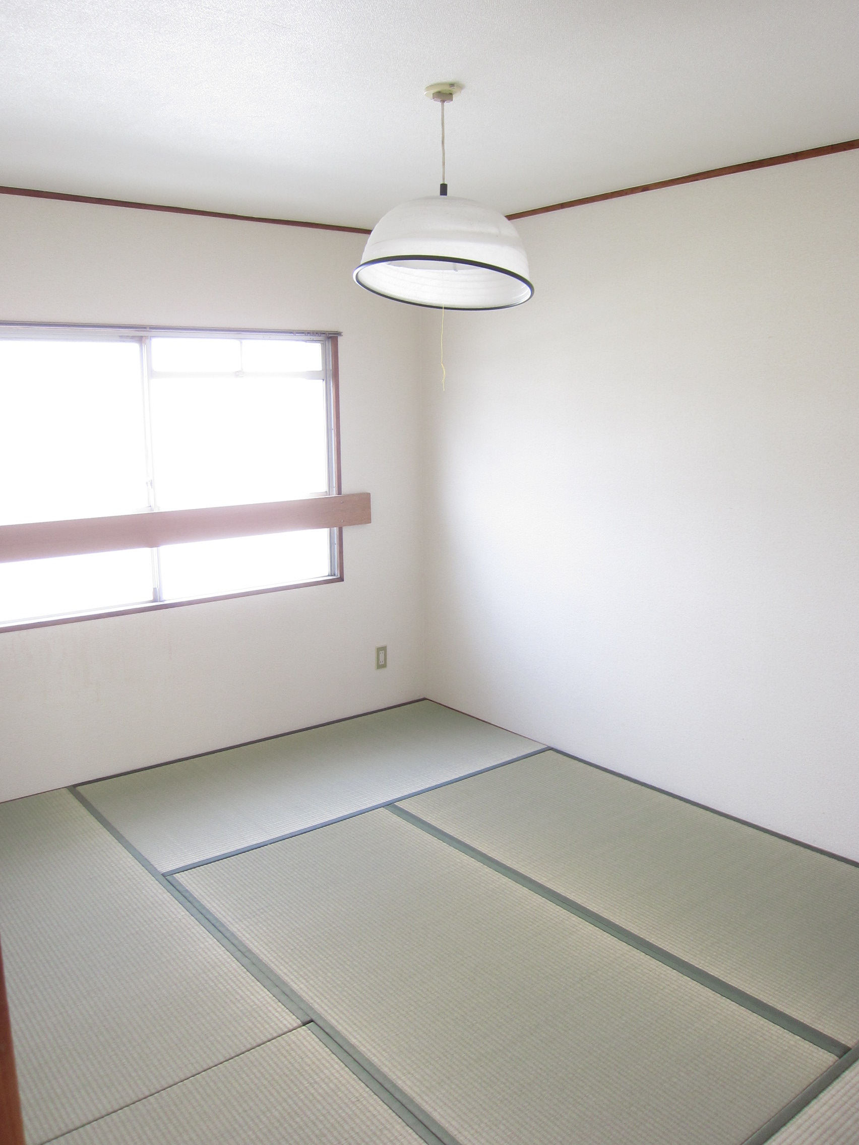 Living and room. Japanese-style room is 6 quires! Receive a bright impression.