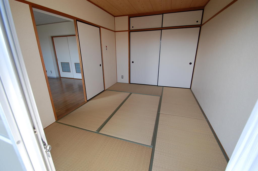 Other room space. Jun Japanese-style room