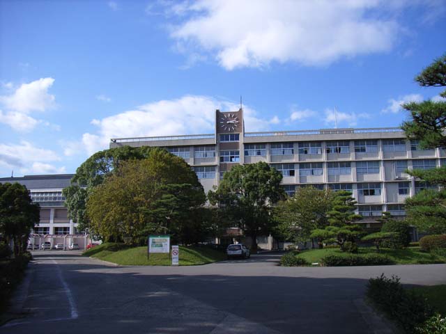 high school ・ College. Johoku High School (High School ・ NCT) to 908m