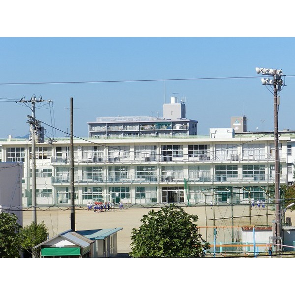 Primary school. 1780m to Tokushima Municipal Showa elementary school (elementary school)