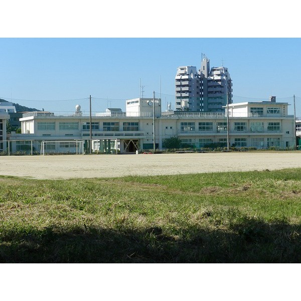 Junior high school. 1805m to Tokushima Municipal Tomita junior high school (junior high school)