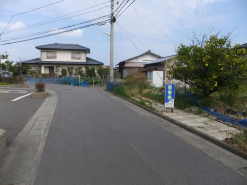 Local photos, including front road. ○ road width about 4.6m