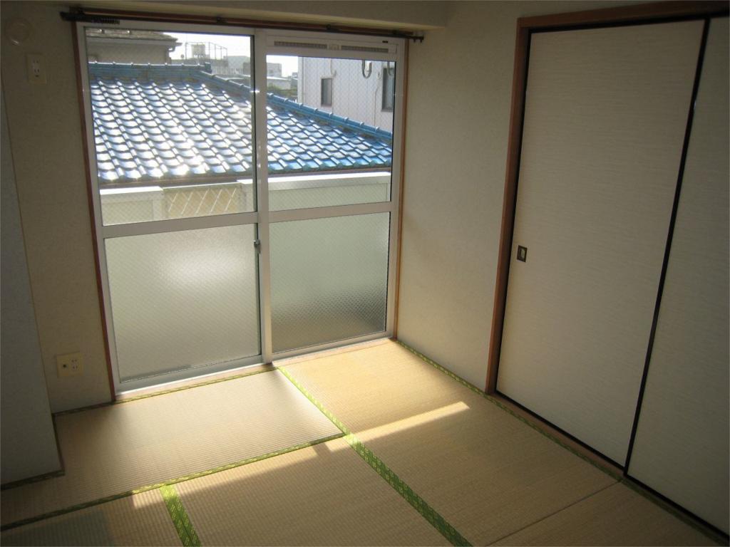 Other room space. Japanese-style room 6 tatami