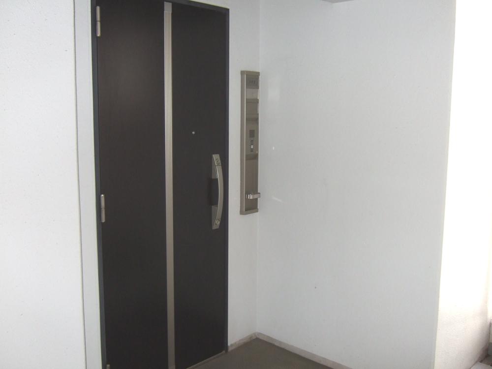 Entrance. Local (10 May 2013) Shooting