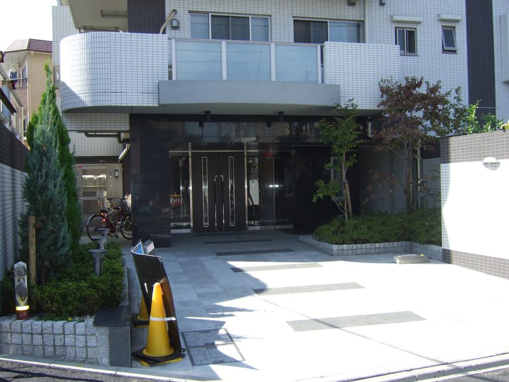 Entrance. Common areas