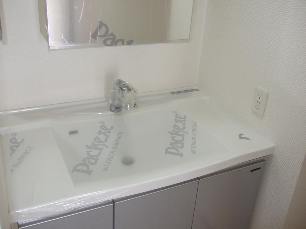 Wash basin, toilet. Indoor (10 May 2013) Shooting