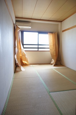 Living and room. 6.3 Pledge Japanese-style room  ※ Remove at the time of the curtain installation tenants because of tatami sunscreen