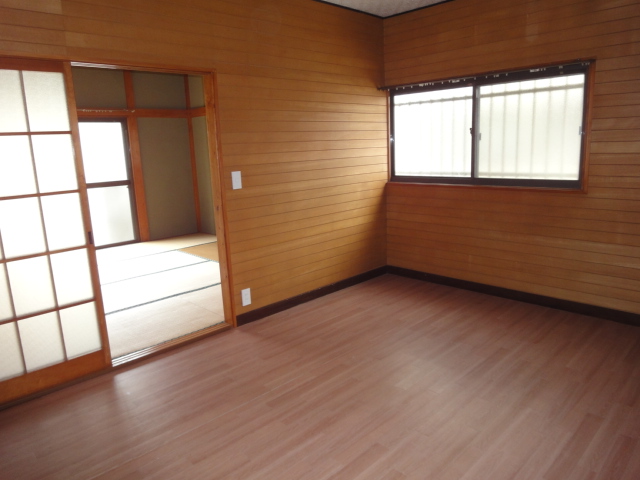 Living and room. Of medium-room Western-style ・ It is a two-sided lighting