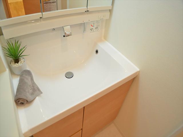 Wash basin, toilet. It is spread also wash bowl