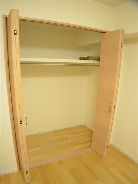 Receipt. Large closet