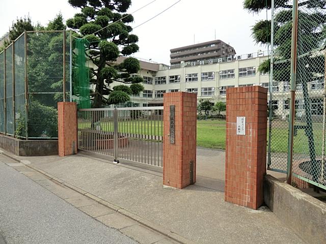 Primary school. 800m to Adachi Ward Umejima first elementary school