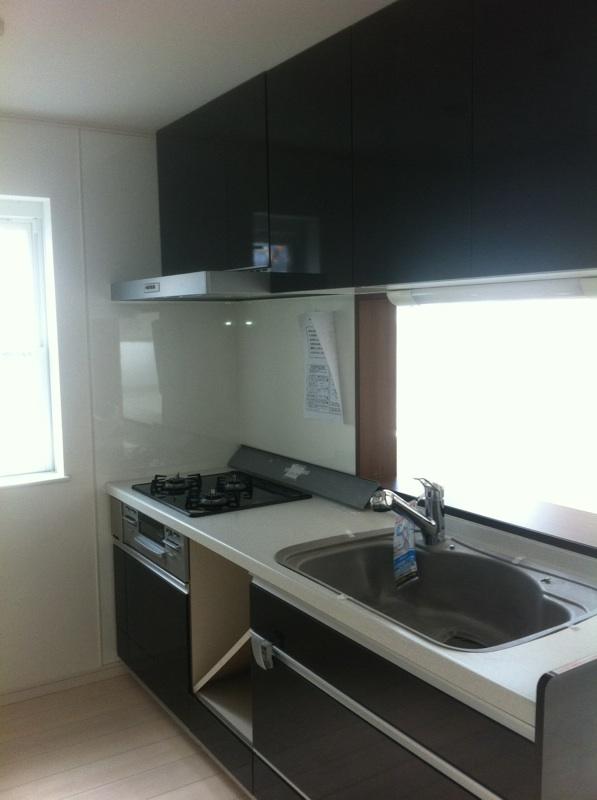 Same specifications photo (kitchen). Kitchen faucet touch-less faucet, Door pocket easily removed with a patter-kun. Sink care easy for the coating and embossed with a quiet design.