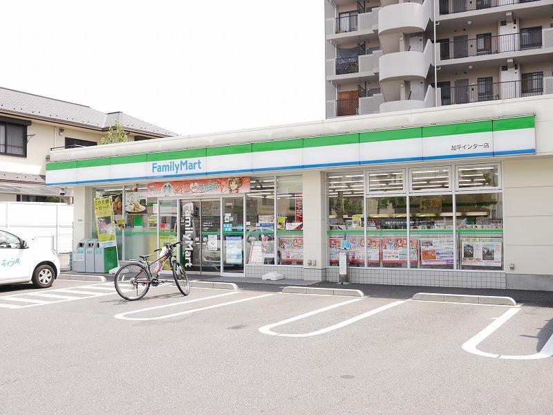 Convenience store. 20m to FamilyMart