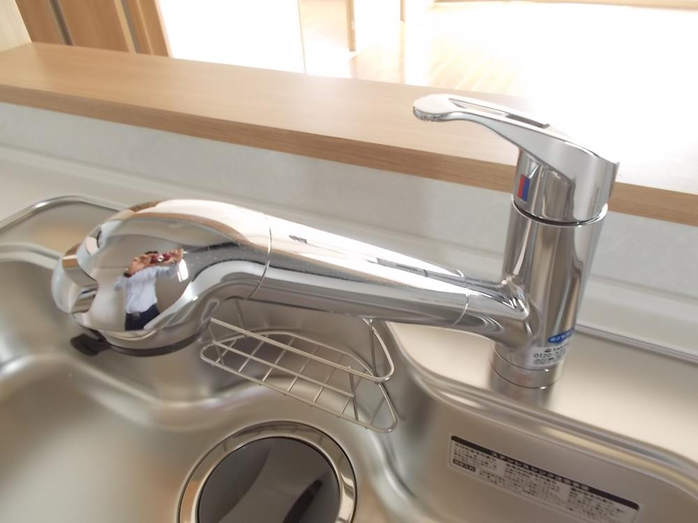 Same specifications photo (kitchen). With peace of mind of the faucet built-in water purifier in the kitchen to drink our water