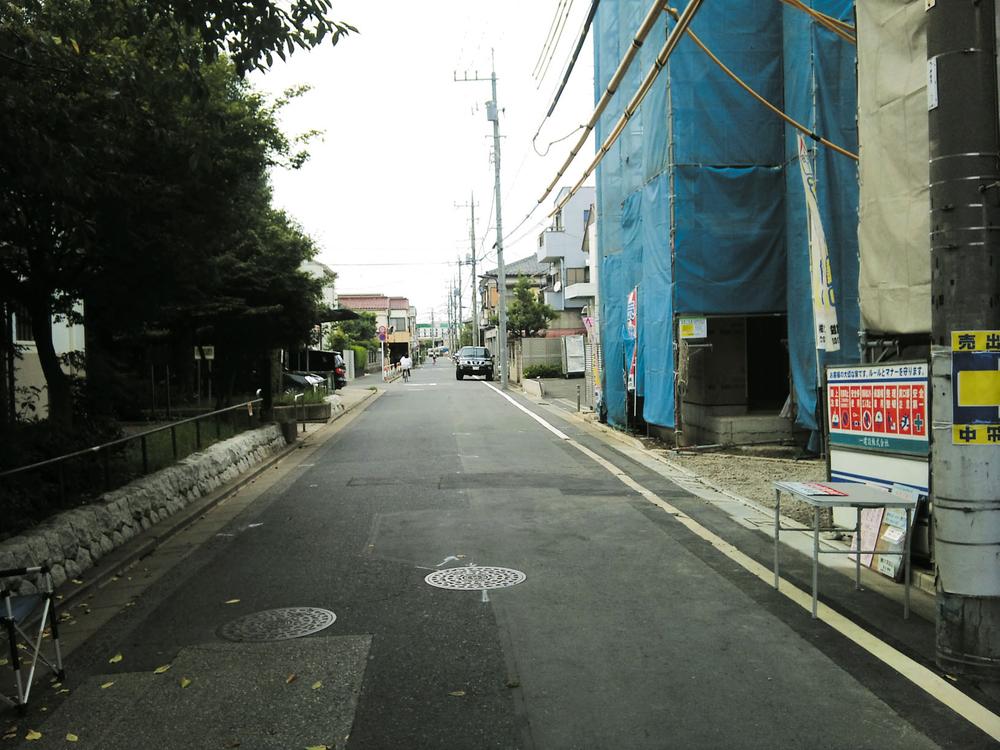 Local photos, including front road. Local (08 May 2013) Shooting