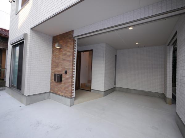 Parking lot. B Building Entrance ・ Parking space