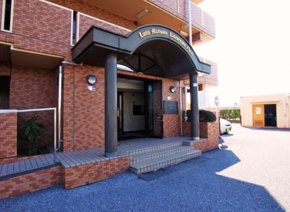 Entrance. Common areas