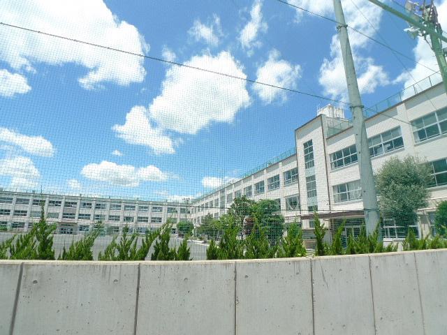 Primary school. 542m to Adachi Ward Takano elementary school (elementary school)