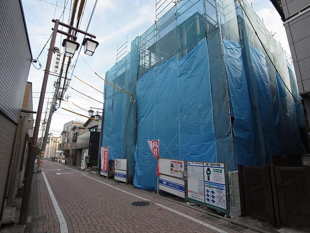 Local photos, including front road. Local (10 May 2013) Shooting