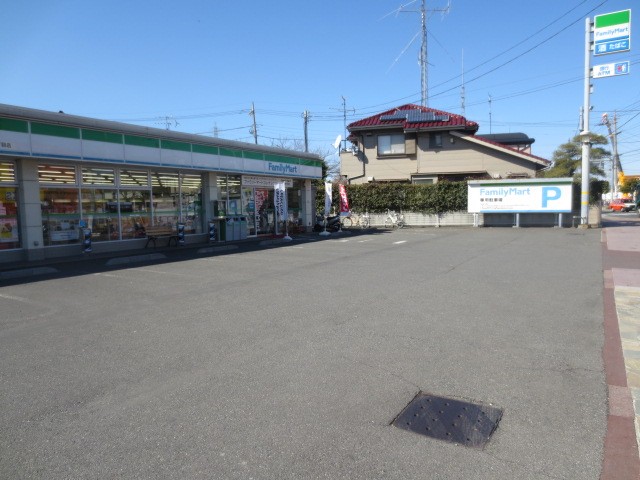 Convenience store. FamilyMart Nishiiko Yonchome store up (convenience store) 273m