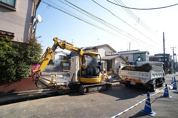 Local photos, including front road. Local (12 May 2013) Shooting