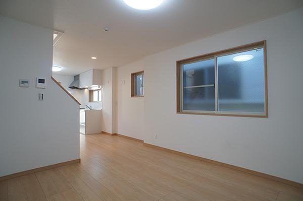 Local appearance photo. Bright house of all rooms dihedral daylighting