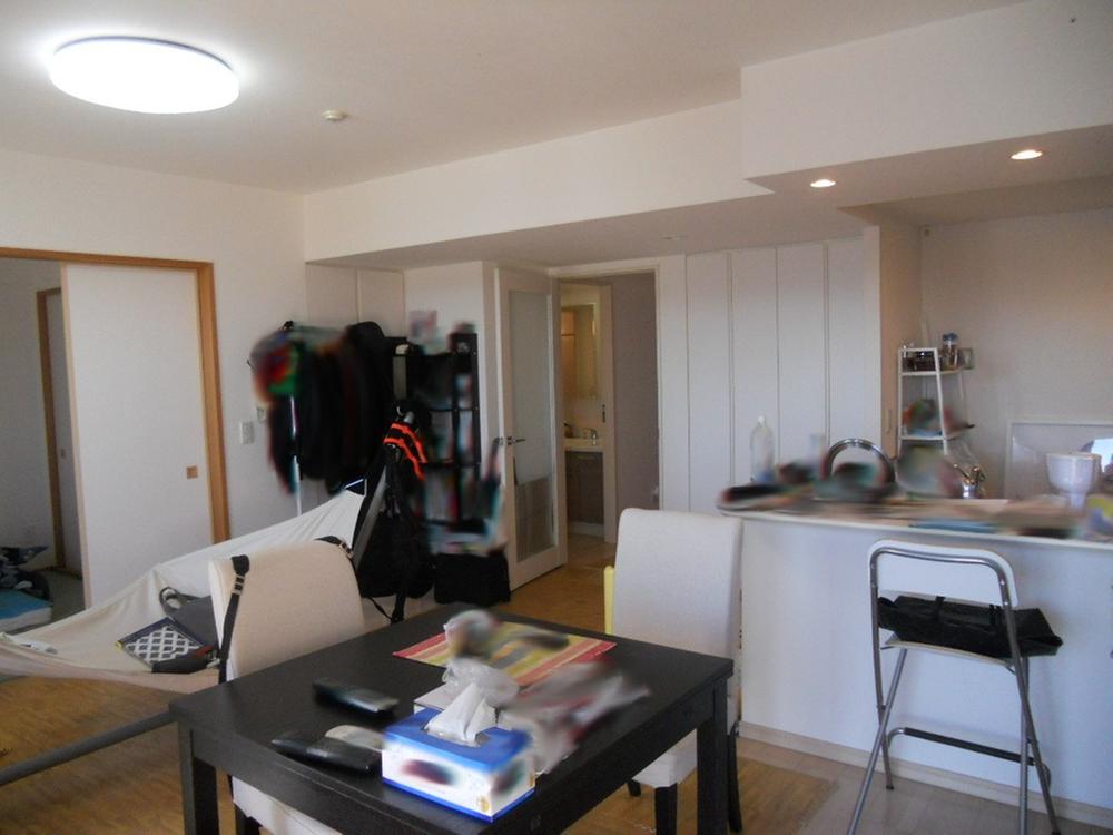 Living. 2013 December shooting