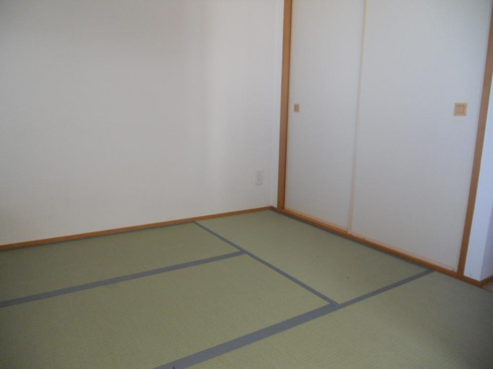 Non-living room. Japanese-style room (5.5 tatami mats) 2013 December shooting