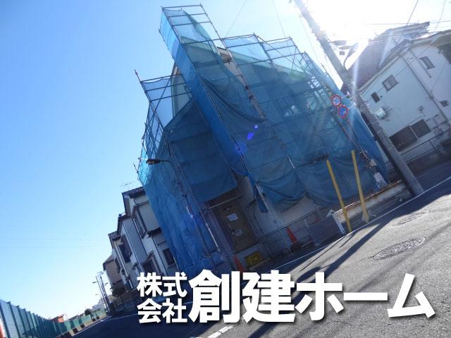 Local photos, including front road. For the corner lot, There is a feeling of freedom