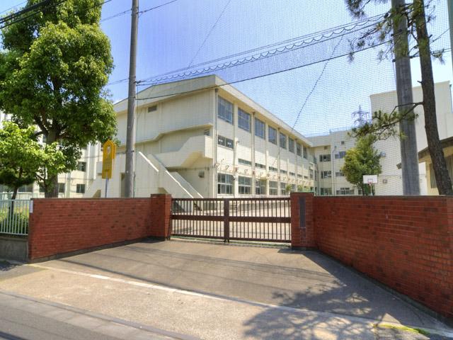 Junior high school. 989m to Adachi Ward Yanaka Junior High School