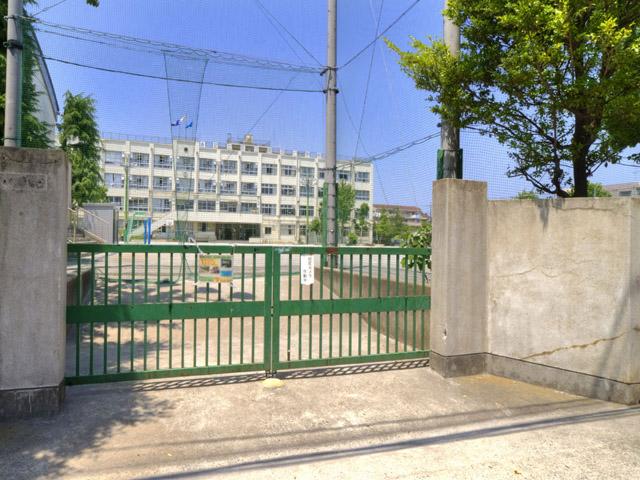 Primary school. 592m to Adachi Ward Tatsunuma Elementary School