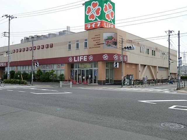 Supermarket. Life six-cho, 800m to the station shop