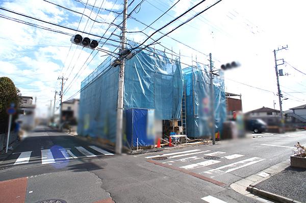 Local photos, including front road. Local (12 May 2012) shooting 