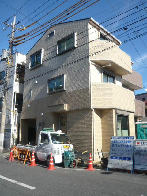 Local photos, including front road. Local (12 May 2013) Shooting