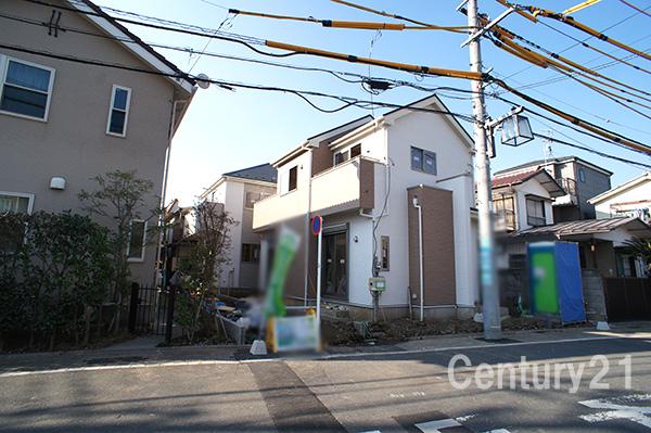 Local photos, including front road. Local (10 May 2013) Shooting