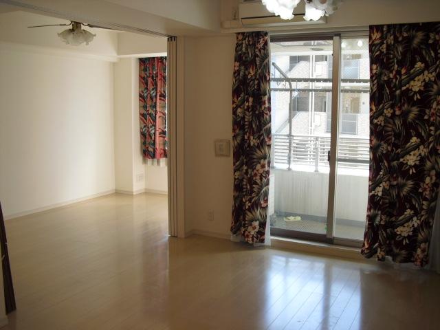 Living. Indoor (11 May 2013) Shooting