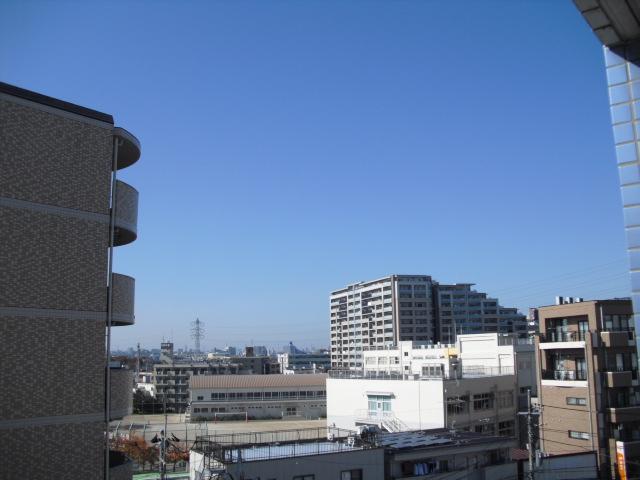 View photos from the dwelling unit. View from the site (November 2013) Shooting