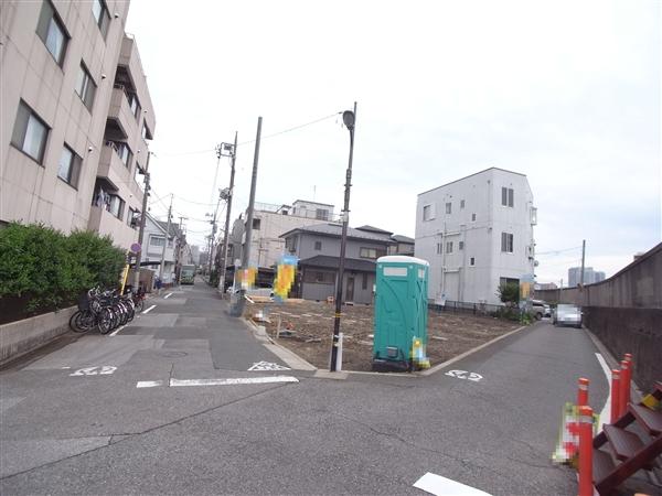 Local photos, including front road. Front road 2013 / 07 shooting