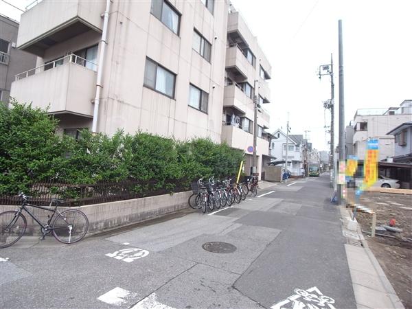 Local photos, including front road. Front road 2013 / 07 shooting