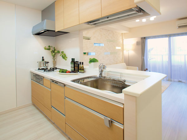 Kitchen.  [It combines the beauty and functionality of the kitchen] Housing unit also abundantly ensure, A variety of advanced equipment is also standard equipment. As well as a functional, It is a kitchen that was stuck to the perspective of beauty.