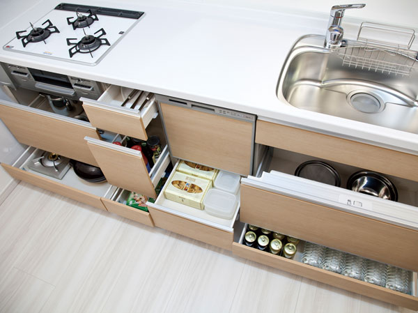 Kitchen.  [Slide cabinet] Kitchen storage is, Adopt a large-capacity sliding a large pot can be effortlessly out. But it has more slowly closes the door "shock-less closing mechanism", It closes quietly to absorb the impact when closing.