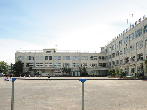 Surrounding environment. Municipal Nishiarai first elementary school (7 min walk ・ About 550m)