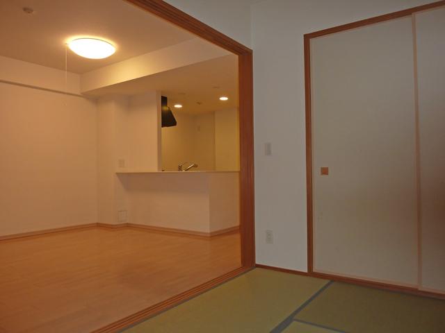 Non-living room. Living from Japanese-style room