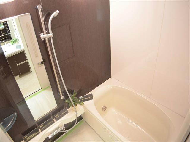 Bathroom. 1418 size, Big bath