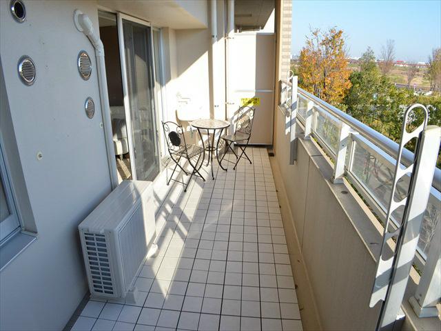 Balcony. Depth with plenty of balcony