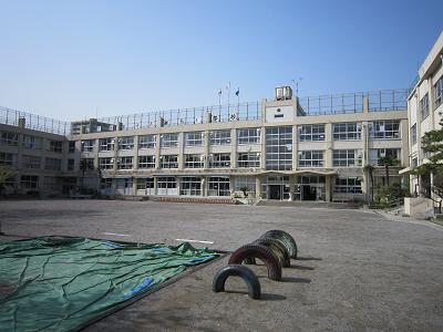 Primary school. 180m to Adachi elementary school