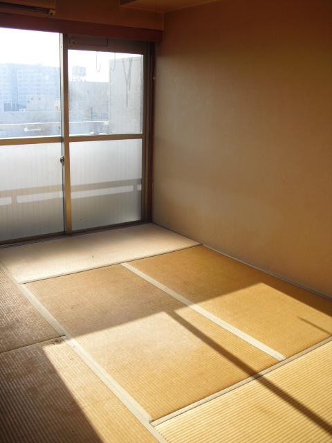 Non-living room. Indoor (12 May 2013) Shooting South of the Japanese-style room