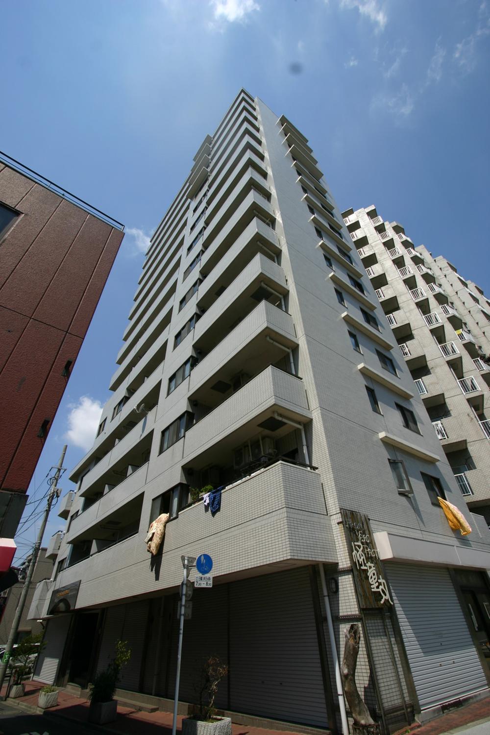 Local appearance photo. The ground 14-story apartment. (November 2013) Shooting