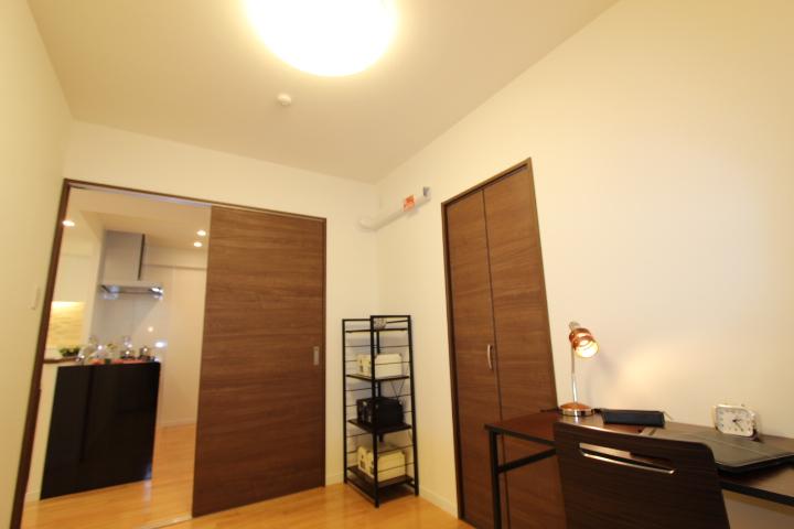 Non-living room. Each room cross Zhang already exchange. You can reduce even a little of the initial investment that something take because it is with all rooms lighting equipment.